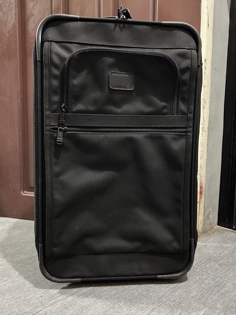 Tumi Luggage (Category: Luggage) located in Quezon City. Submitted by japansurplus2 (Listing ID 1468988007, Image 1). Description: Honest issue my basag sa hawakan Height 22.5 Width 14.