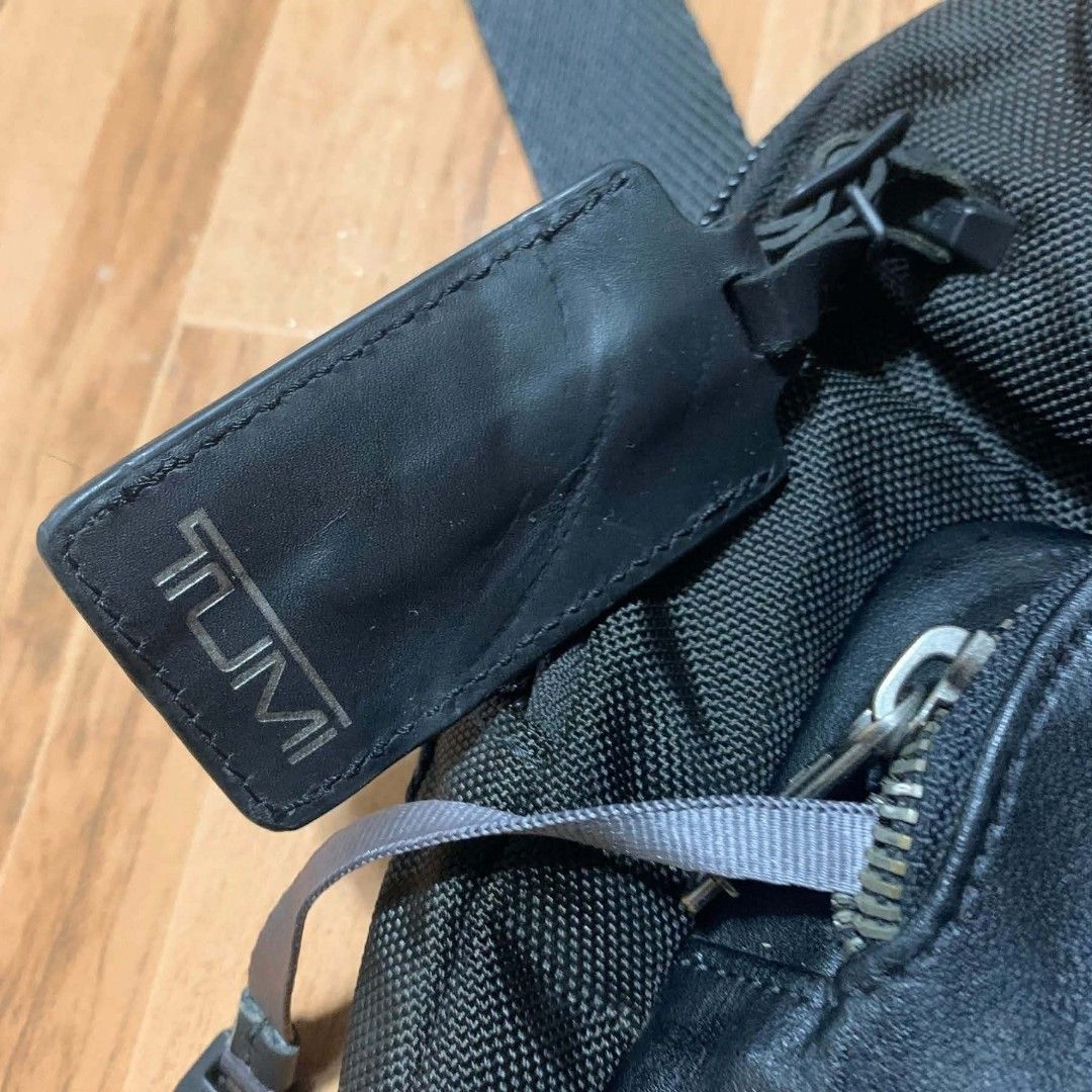 TUMI SLING BAG (Category: Sling Bags) located in Cagayan de Oro. Submitted by prieyaazenia_30 (Listing ID 1469118397, Image 2). Description: TUMI SLING BAG EXCELLENT NO ISSUE.