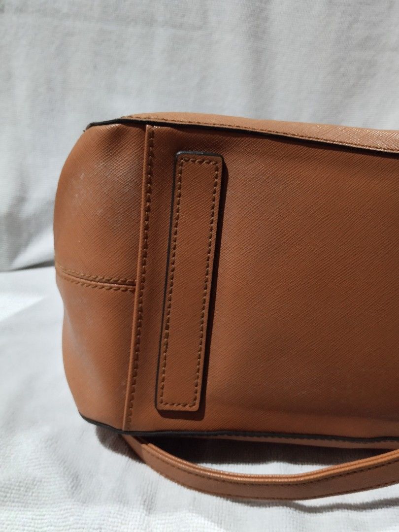 TWO WAY BAG (Category: Luxury Bags & Wallets) located in Manila. Submitted by pagodnicole50491 (Listing ID 1469085667, Image 3). Description: .