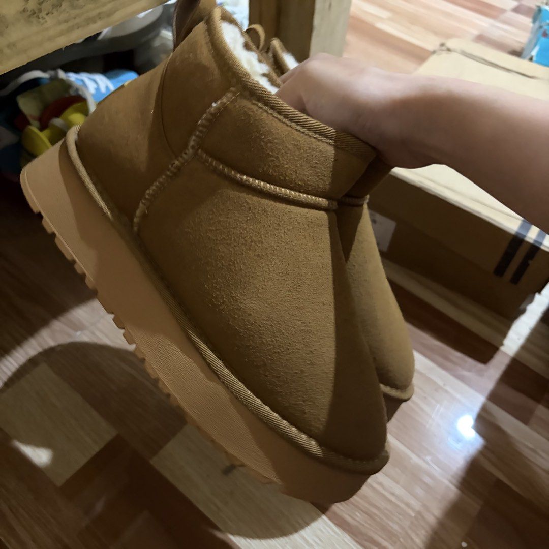 Uggs inspired brown snow boots platforms (Category: Boots) located in Baguio. Submitted by suffering (Listing ID 1469127864, Image 2). Description: .