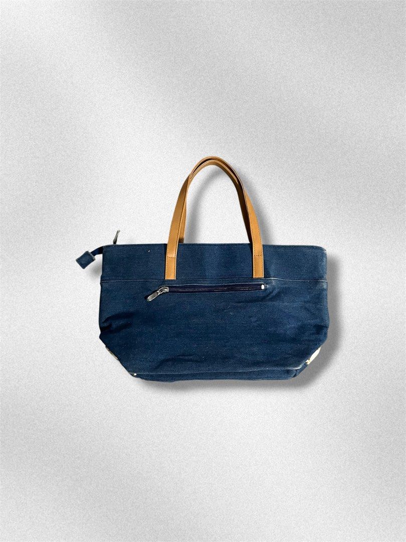 UNBRANDED BUT QUALITY (Category: Belt bags, Clutches and Pouches) located in Angat. Submitted by andreibilledo13 (Listing ID 1469036871, Image 2). Description: SUPER KAPAL AT SUPER GANDA NG LOOB.