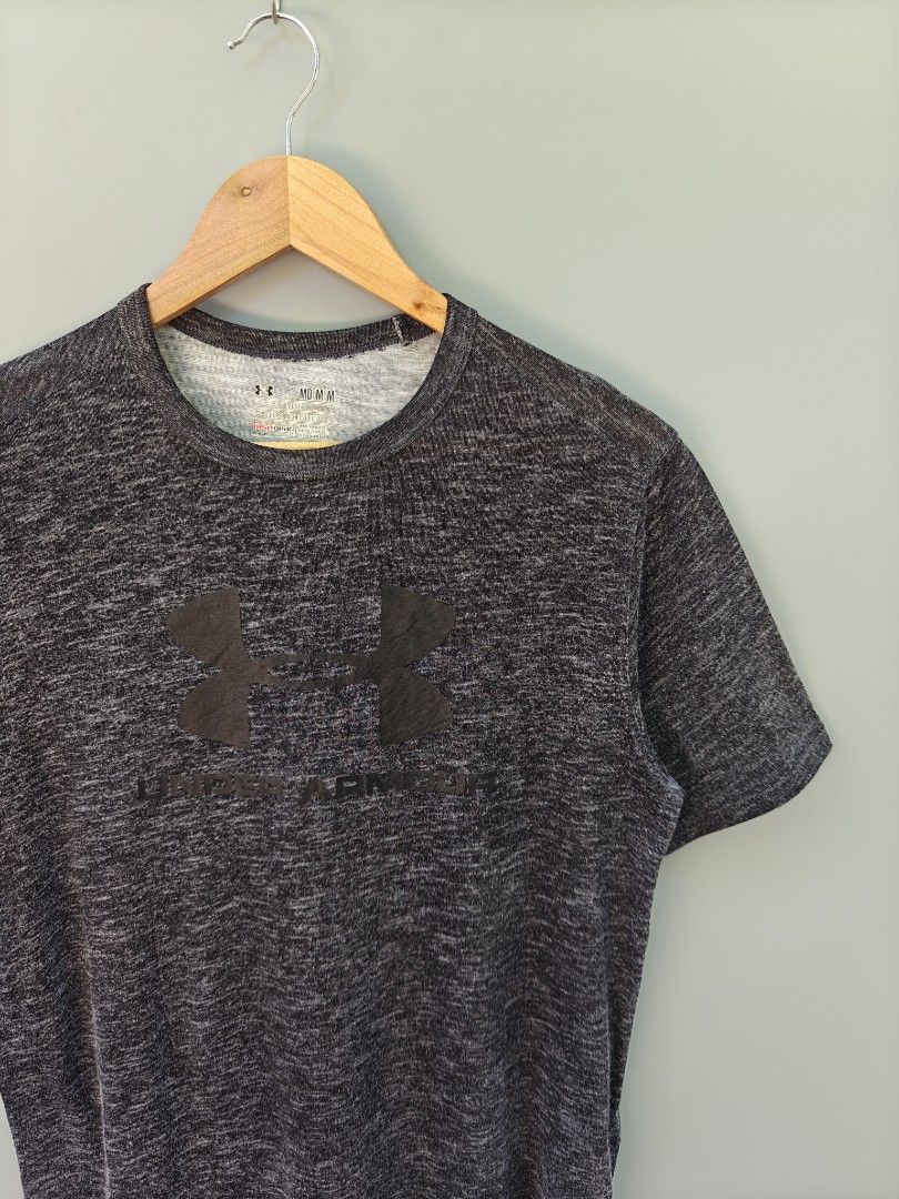 Under Armour (Category: Tshirts & Polo Shirts ) located in Alaminos. Submitted by epargne (Listing ID 1469016017, Image 2). Description: ◾Size : Medium ◾Dimes : Length" 27, Width"19 ◾EXCELLENT CONDITION! ◾WASHED W/ FABCON AND READY TO WEAR 🛒Price : + Shipping fee.