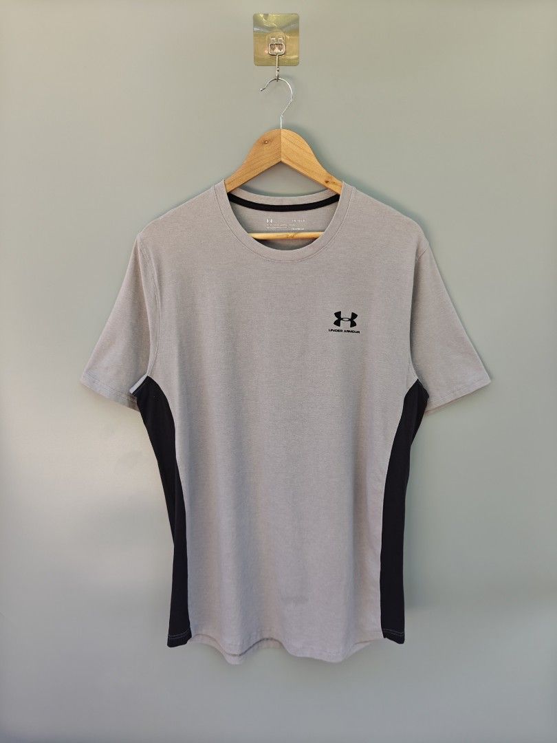 Under Armour (Category: Tshirts & Polo Shirts ) located in Alaminos. Submitted by epargne (Listing ID 1469016304, Image 1). Description: ◾Size : Large ◾Dimes : Length" 30, Width"23 ◾EXCELLENT CONDITION! ◾WASHED W/ FABCON AND READY TO WEAR 🛒Price : + Shipping fee.