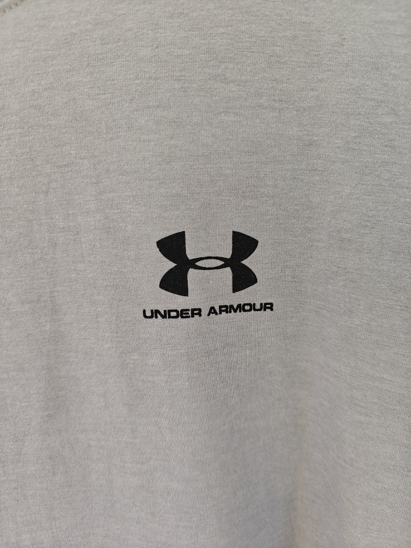 Under Armour (Category: Tshirts & Polo Shirts ) located in Alaminos. Submitted by epargne (Listing ID 1469016304, Image 3). Description: ◾Size : Large ◾Dimes : Length" 30, Width"23 ◾EXCELLENT CONDITION! ◾WASHED W/ FABCON AND READY TO WEAR 🛒Price : + Shipping fee.
