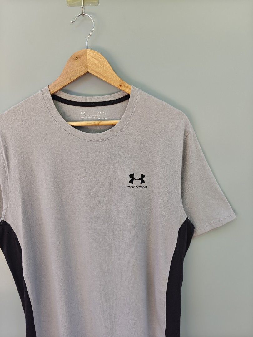 Under Armour (Category: Tshirts & Polo Shirts ) located in Alaminos. Submitted by epargne (Listing ID 1469016304, Image 2). Description: ◾Size : Large ◾Dimes : Length" 30, Width"23 ◾EXCELLENT CONDITION! ◾WASHED W/ FABCON AND READY TO WEAR 🛒Price : + Shipping fee.