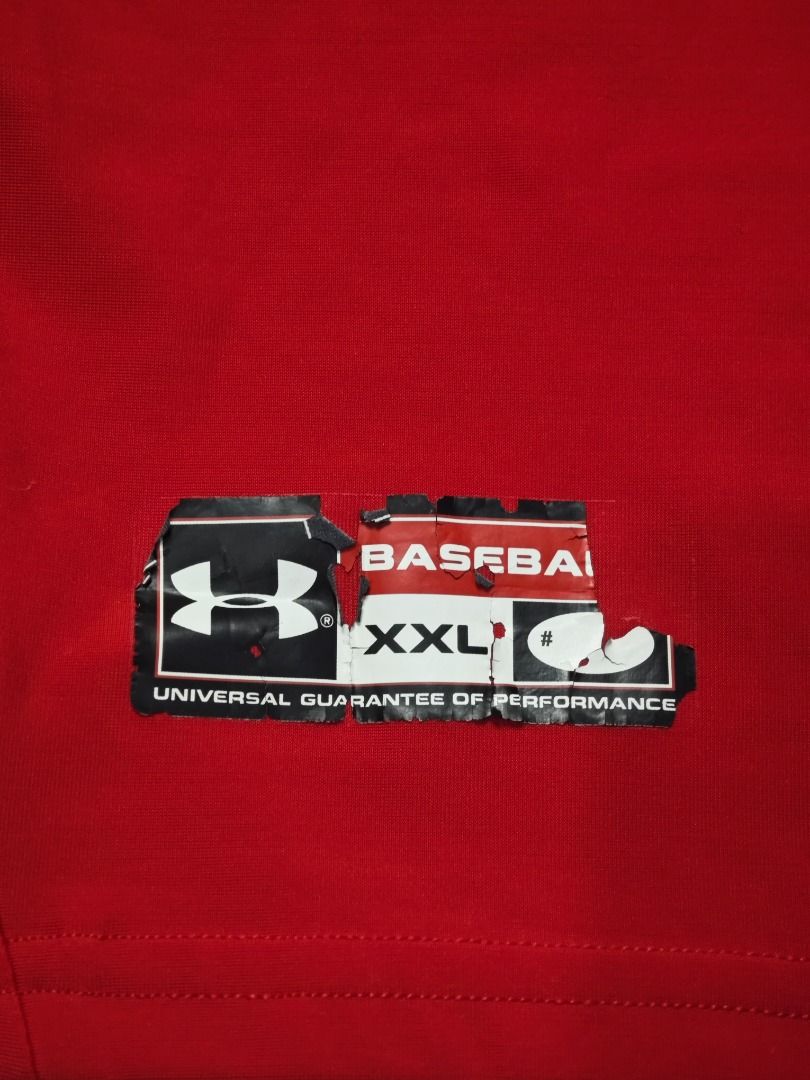 UNDER ARMOUR (Category: Rash guard) located in Imus. Submitted by eykc01 (Listing ID 1469025611, Image 2). Description: EXCELLENT SMALL-MED (17-18 X 27") .