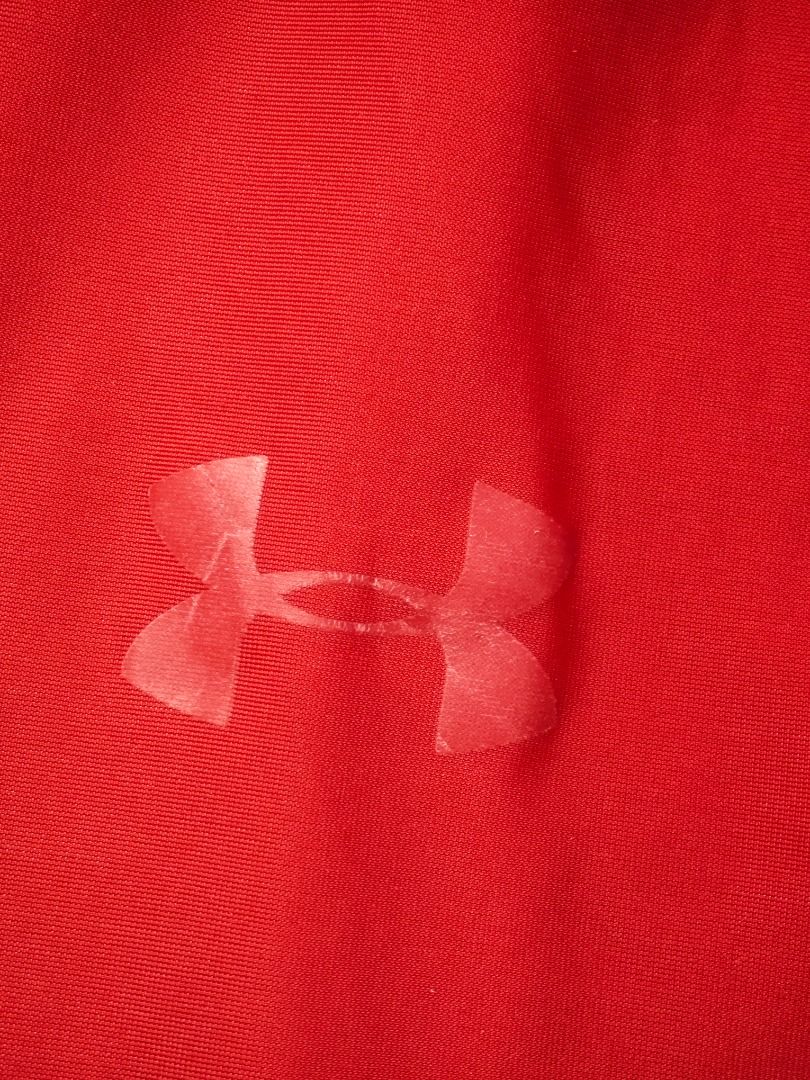 UNDER ARMOUR (Category: Rash guard) located in Imus. Submitted by eykc01 (Listing ID 1469025611, Image 3). Description: EXCELLENT SMALL-MED (17-18 X 27") .