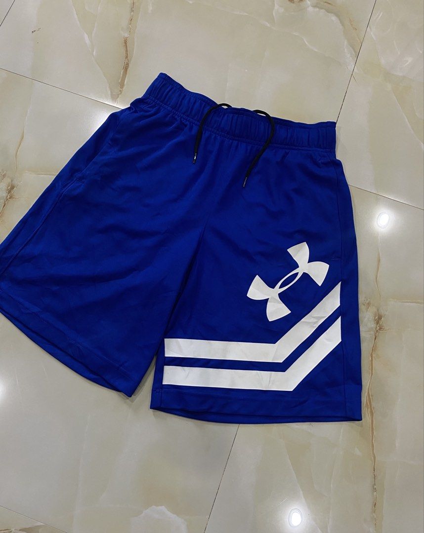 Under Armour Big logo design Short (Category: Shorts) located in Digos. Submitted by zhanderapp47607 (Listing ID 1469018356, Image 2). Description: Size S-M Waistline 30-32 garterized Length 19 Excellent condition Colorate 9.8/10 No issue .