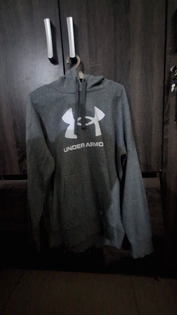 Under Armour Grey Hoodie (Category: Hoodies) located in Manila. Submitted by matter514 (Listing ID 1469117169, Image 1). Description: qc loc - Brand: Under Armour - Color: Grey with white logo and text on chest - Material: Warm fleece - Features: Adjustable drawstrings at the hood - Condition: Great for everyday wear or workouts.
