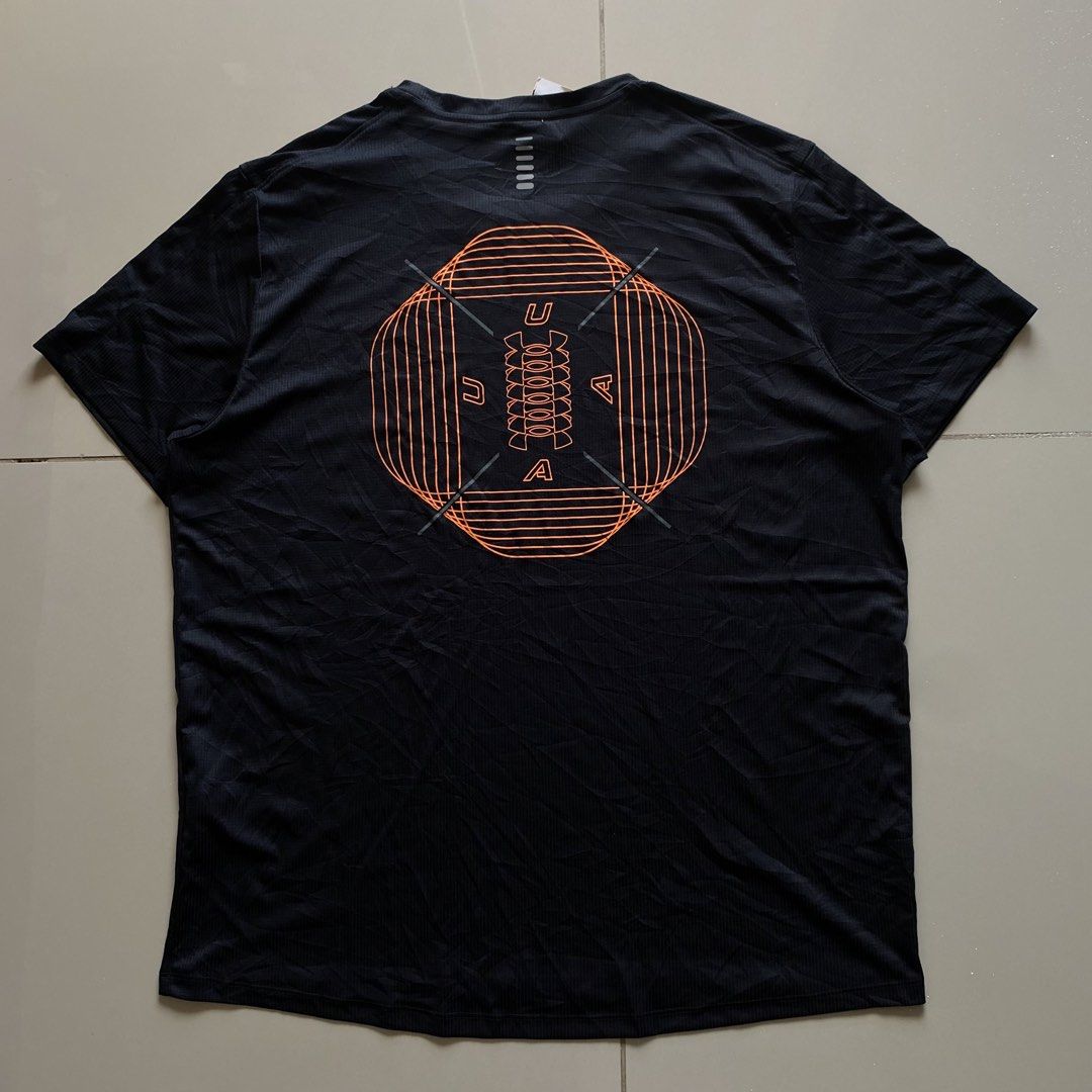 Under Armour Speed Stride Spot T-Shirt (Category: Activewear) located in Cabuyao City. Submitted by stuffwarsph (Listing ID 1469114878, Image 2). Description: 2XL on tag Width 24.5 Length 31 Bnew condition No issues May reflective logo sa back ₱550.