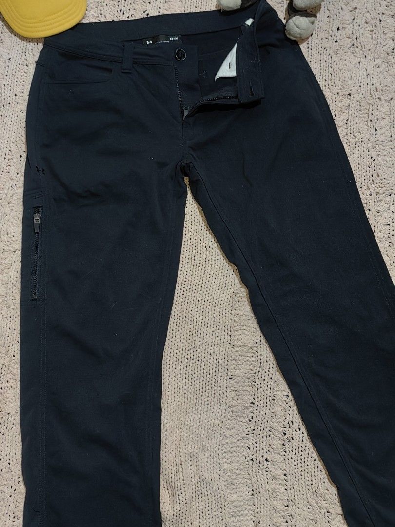 Under Armour Storm Black Pants (Category: Trousers) located in Tuguegarao City. Submitted by ekko_bag2 (Listing ID 1468948639, Image 3). Description: In Excellent condition - embroidered UA logo on front, Storm on back -deep black - No pinhole, No Flaw - check photos for other details Dimension in inches L x W - check the last 2 pics Mode of payment - Gcash Payment first, No COD Shipping thru JNT (next day shipping) ***Please manage your expectat
