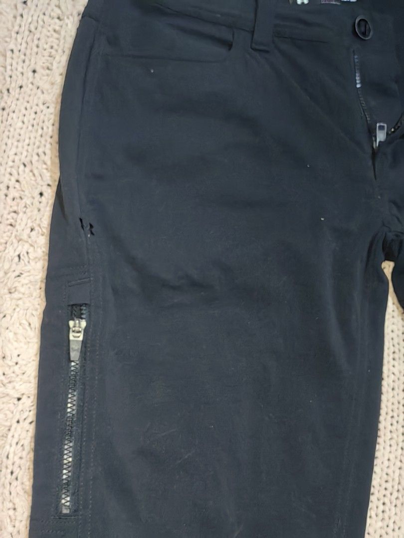 Under Armour Storm Black Pants (Category: Trousers) located in Tuguegarao City. Submitted by ekko_bag2 (Listing ID 1468948639, Image 2). Description: In Excellent condition - embroidered UA logo on front, Storm on back -deep black - No pinhole, No Flaw - check photos for other details Dimension in inches L x W - check the last 2 pics Mode of payment - Gcash Payment first, No COD Shipping thru JNT (next day shipping) ***Please manage your expectat