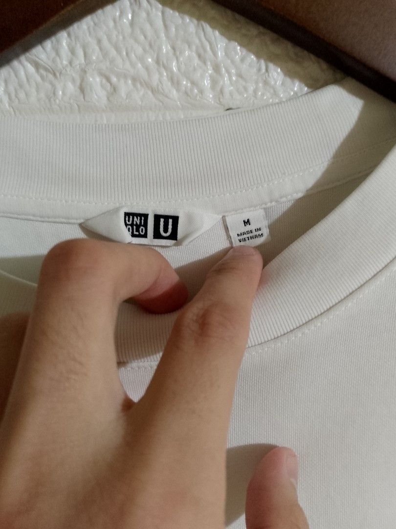 UNIQLO AIRISM SHIRT (Category: Tshirts & Polo Shirts ) located in Tabaco. Submitted by zerothreethrift (Listing ID 1469087136, Image 2). Description: UNIQLO AIRISM SHIRT SIZE MEDIUM EXCELLENT PM IF INTERESTED ALBAY LOCATION.