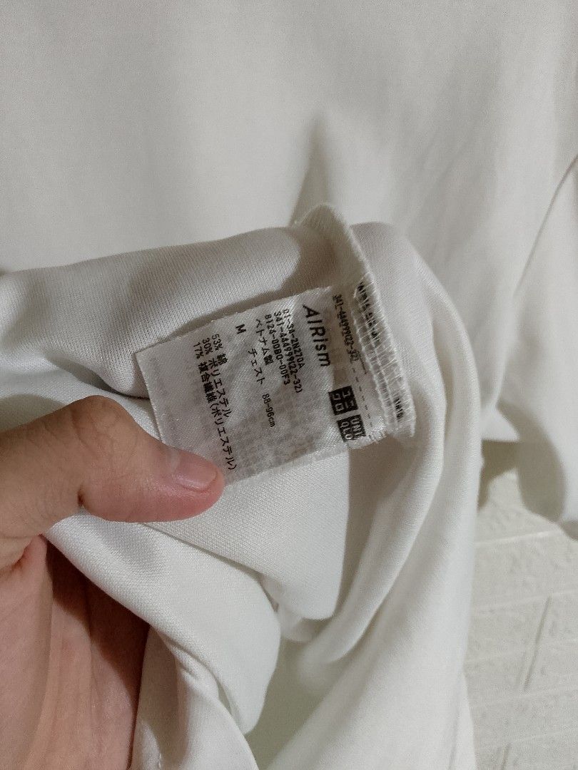 UNIQLO AIRISM SHIRT (Category: Tshirts & Polo Shirts ) located in Tabaco. Submitted by zerothreethrift (Listing ID 1469087136, Image 3). Description: UNIQLO AIRISM SHIRT SIZE MEDIUM EXCELLENT PM IF INTERESTED ALBAY LOCATION.