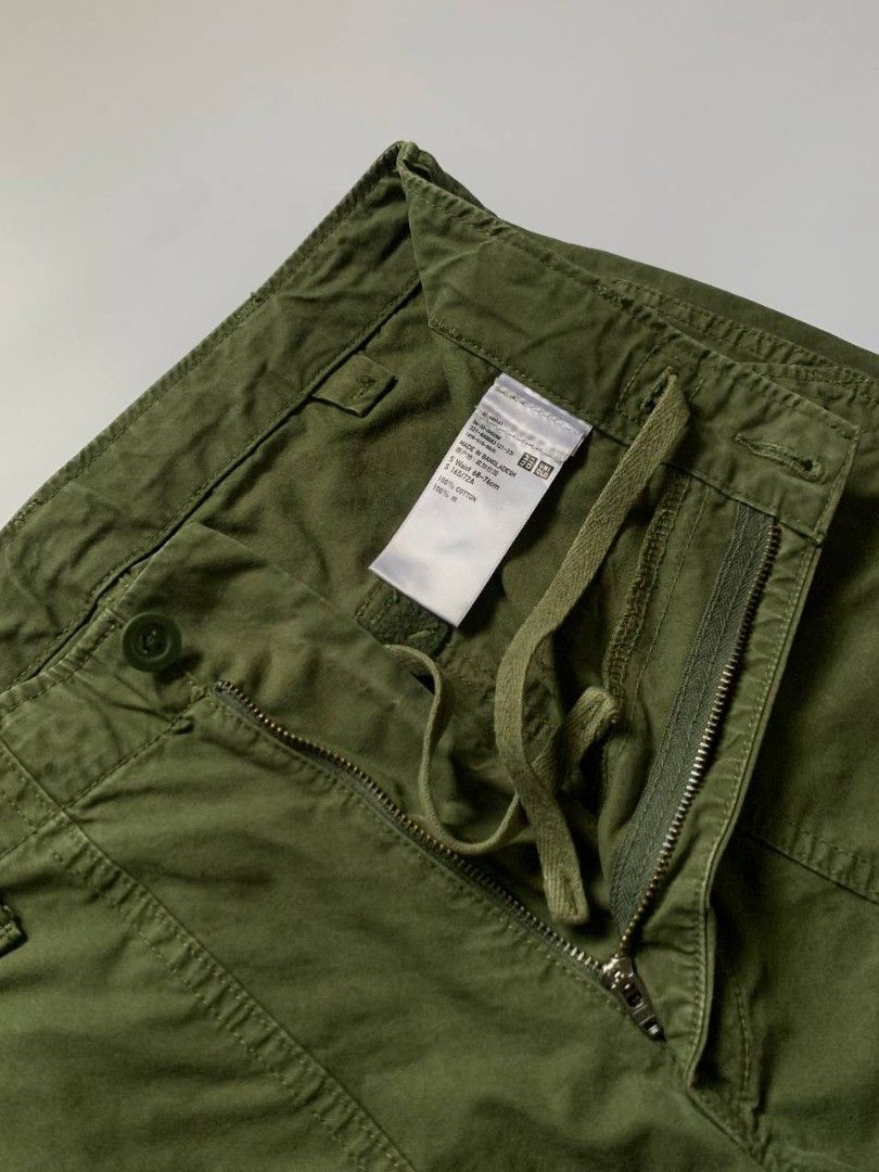 UNIQLO Baker Pants 1 (Olive) (Category: Chinos) located in Puerto Princesa. Submitted by terrificgarments (Listing ID 1469069911, Image 3). Description: UNIQLO Baker Pants 1 (Olive) ₱900 + Shipping Fee Size S on Tag Waist: 31 Length: 39 Thighs: 12.5 Leg Opening: 7.5 Issue: White lines/fade Excellent condition 📌 COLOR MAY VARY DUE TO LIGHTING 📌 ALREADY WASHED 📌 Payment First 📌 No COD 📌 Courier: J&T.