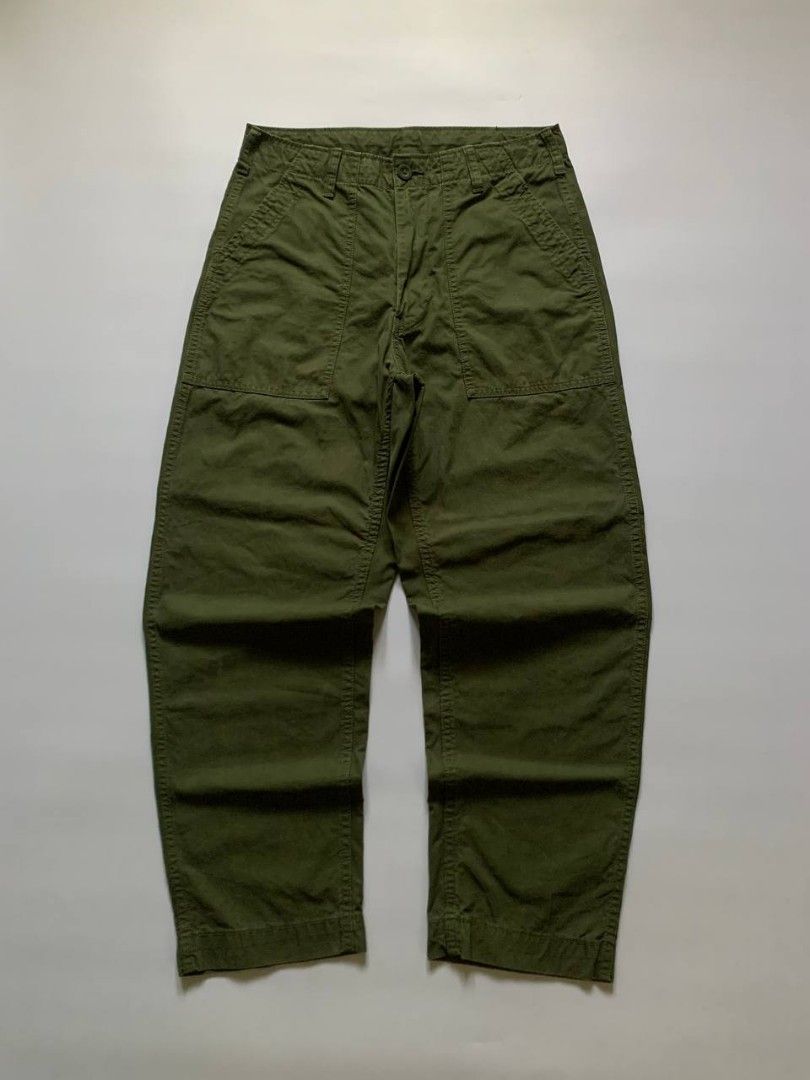 UNIQLO Baker Pants 1 (Olive) (Category: Chinos) located in Puerto Princesa. Submitted by terrificgarments (Listing ID 1469069911, Image 1). Description: UNIQLO Baker Pants 1 (Olive) ₱900 + Shipping Fee Size S on Tag Waist: 31 Length: 39 Thighs: 12.5 Leg Opening: 7.5 Issue: White lines/fade Excellent condition 📌 COLOR MAY VARY DUE TO LIGHTING 📌 ALREADY WASHED 📌 Payment First 📌 No COD 📌 Courier: J&T.