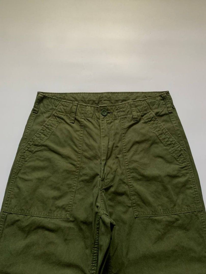 UNIQLO Baker Pants 1 (Olive) (Category: Chinos) located in Puerto Princesa. Submitted by terrificgarments (Listing ID 1469069911, Image 2). Description: UNIQLO Baker Pants 1 (Olive) ₱900 + Shipping Fee Size S on Tag Waist: 31 Length: 39 Thighs: 12.5 Leg Opening: 7.5 Issue: White lines/fade Excellent condition 📌 COLOR MAY VARY DUE TO LIGHTING 📌 ALREADY WASHED 📌 Payment First 📌 No COD 📌 Courier: J&T.