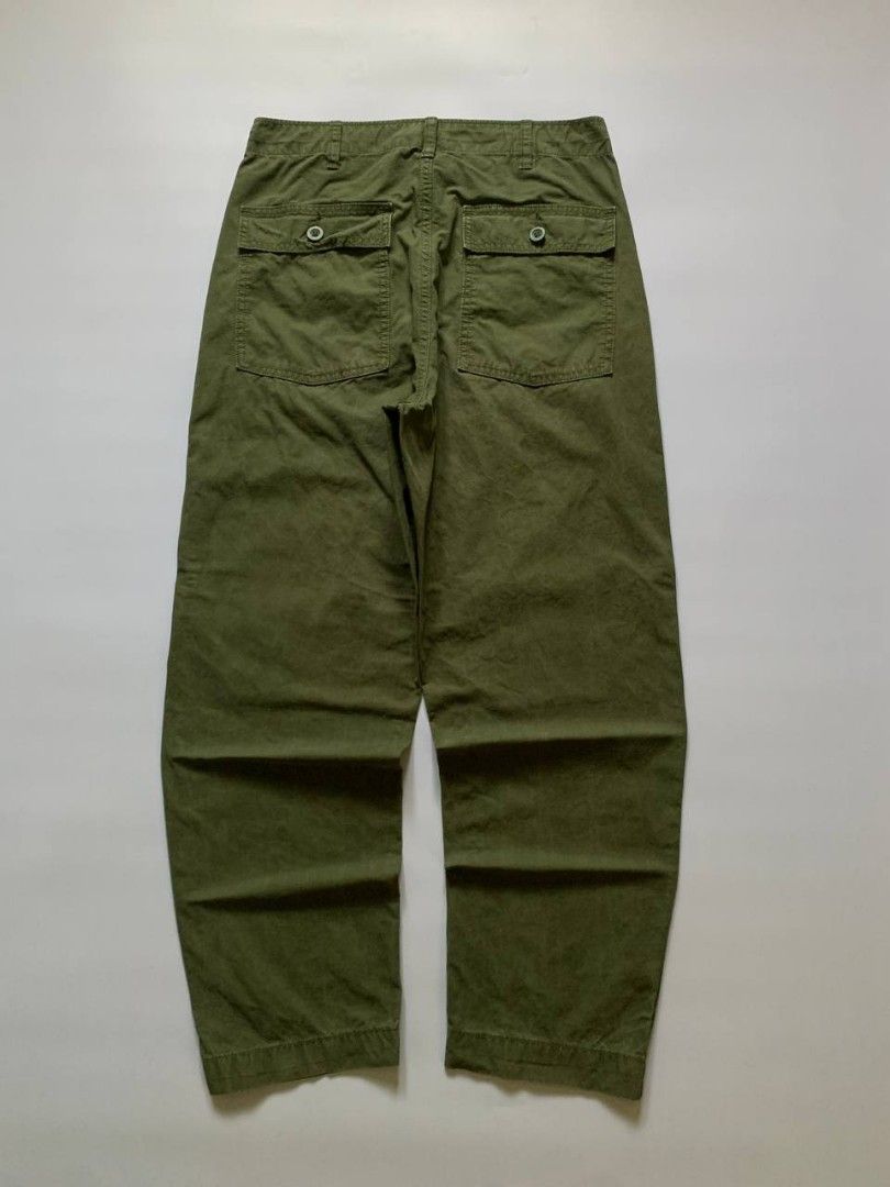 UNIQLO Baker Pants 2 (Olive) (Category: Chinos) located in Puerto Princesa. Submitted by terrificgarments (Listing ID 1469070437, Image 1). Description: UNIQLO Baker Pants 2 (Olive) ₱900 + Shipping Fee Size S on Tag Waist: 31 Length: 39.5 Thighs: 12.5 Leg Opening: 7.5 Issue: White lines/fade Excellent condition 📌 COLOR MAY VARY DUE TO LIGHTING 📌 ALREADY WASHED 📌 Payment First 📌 No COD 📌 Courier: J&T.