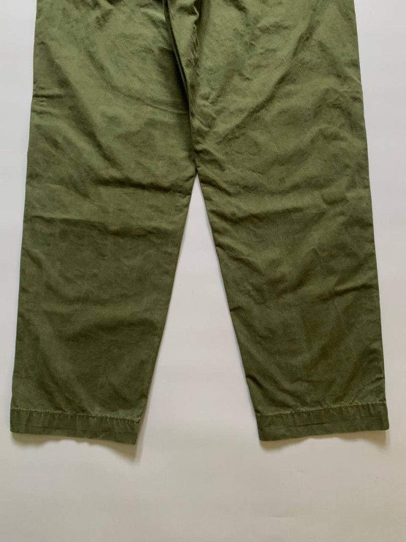 UNIQLO Baker Pants 2 (Olive) (Category: Chinos) located in Puerto Princesa. Submitted by terrificgarments (Listing ID 1469070437, Image 3). Description: UNIQLO Baker Pants 2 (Olive) ₱900 + Shipping Fee Size S on Tag Waist: 31 Length: 39.5 Thighs: 12.5 Leg Opening: 7.5 Issue: White lines/fade Excellent condition 📌 COLOR MAY VARY DUE TO LIGHTING 📌 ALREADY WASHED 📌 Payment First 📌 No COD 📌 Courier: J&T.