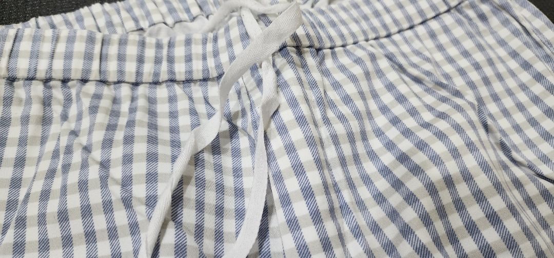 [Uniqlo] Blue Gingham Drawstring Cotton Pants (Category: Other Bottoms) located in Manila. Submitted by bibimboop (Listing ID 1469064955, Image 2). Description: Uniqlo blue gingham checkered garterized pants, in medium size. From Hong Kong, I think. The pants are 97% cotton and 3% spandex; the material is soft, smooth, breathable, and quite thin. There are no pockets. Please note that the drawstring's fabric has thinned out a bit. Waist: 24-27" H