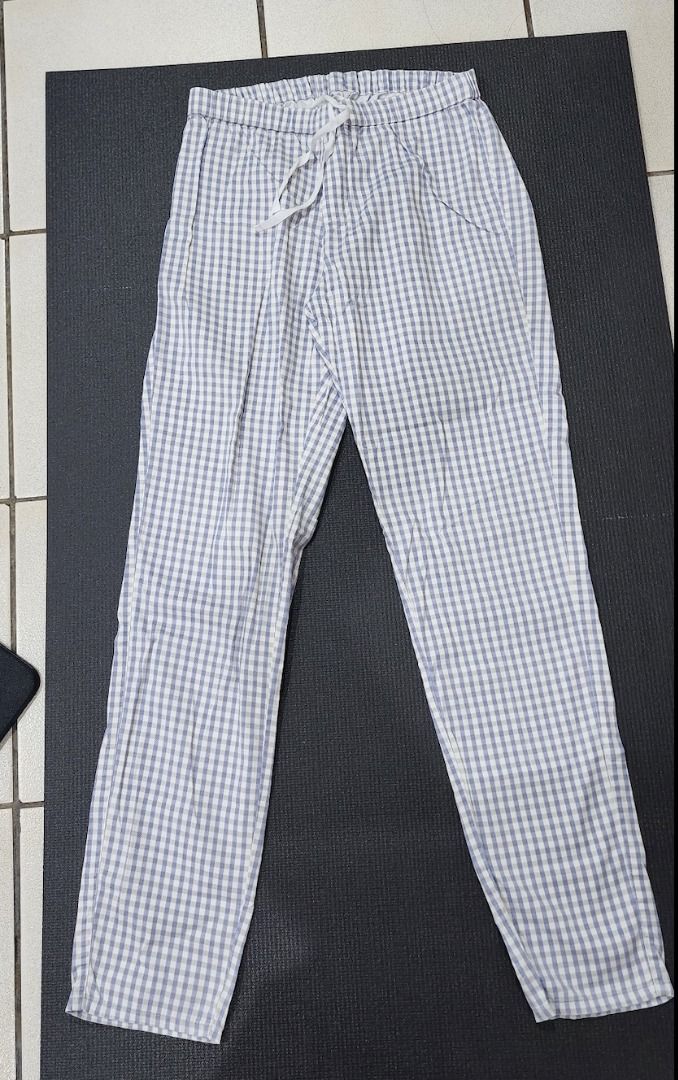 [Uniqlo] Blue Gingham Drawstring Cotton Pants (Category: Other Bottoms) located in Manila. Submitted by bibimboop (Listing ID 1469064955, Image 1). Description: Uniqlo blue gingham checkered garterized pants, in medium size. From Hong Kong, I think. The pants are 97% cotton and 3% spandex; the material is soft, smooth, breathable, and quite thin. There are no pockets. Please note that the drawstring's fabric has thinned out a bit. Waist: 24-27" H