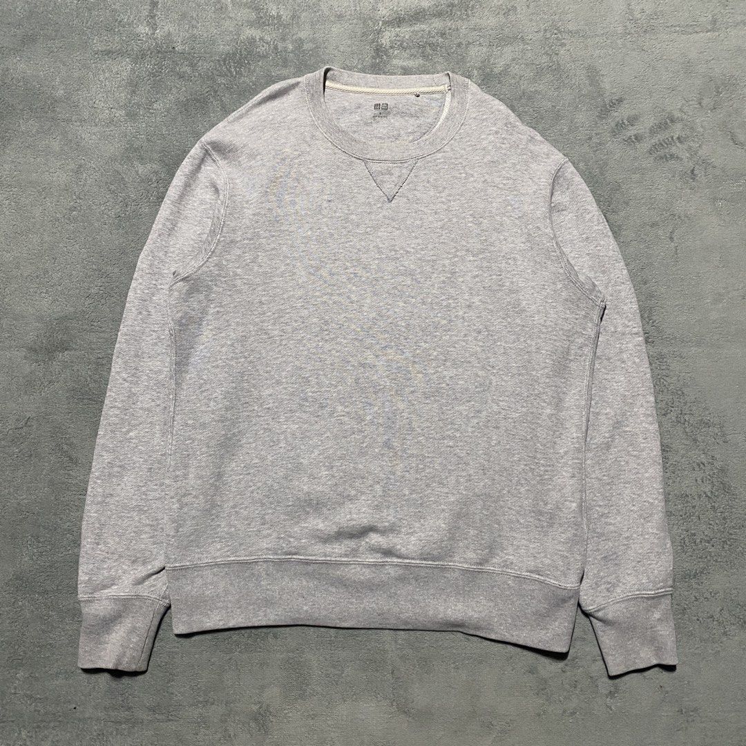 Uniqlo Crewneck Sweater (Category: Hoodies) located in Cavite. Submitted by kali_galleria (Listing ID 1468937383, Image 2). Description: Available 🏷️ Uniqlo Crewneck Sweater (Thick & Heavy) • Excellent Condition: 9.7 • Color rate: 9.7 • Width: 22 • Length: 26 • Best Fit: M-L • Issue: 🏷️250 + SF “Thrift with your fingertip👆🏼”.