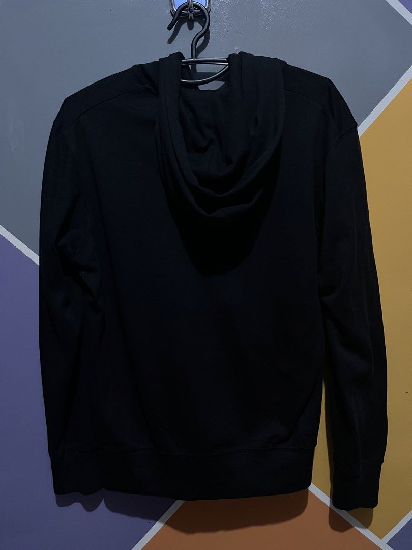Uniqlo Dry Airism Jacket (Category: Coats, Jackets and Outerwear) located in Lingayen. Submitted by moreonuniqlo (Listing ID 1469096577, Image 2). Description: Small on Tag (21x24) Good as New No Issue.