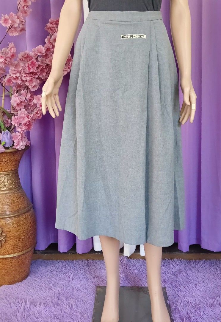 UNIQLO Easy Tuck Culottes (Category: Other Bottoms) located in Basista. Submitted by purpleens_shop (Listing ID 1469046799, Image 3). Description: .
