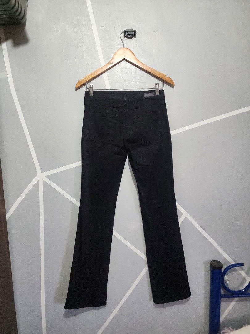 UNIQLO FLARE PANTS (Category: Jeans) located in General Trias. Submitted by ksclothingbyjuy (Listing ID 1469077555, Image 2). Description: size: 28-30 length: 40" Like New Black na Black No Issue.