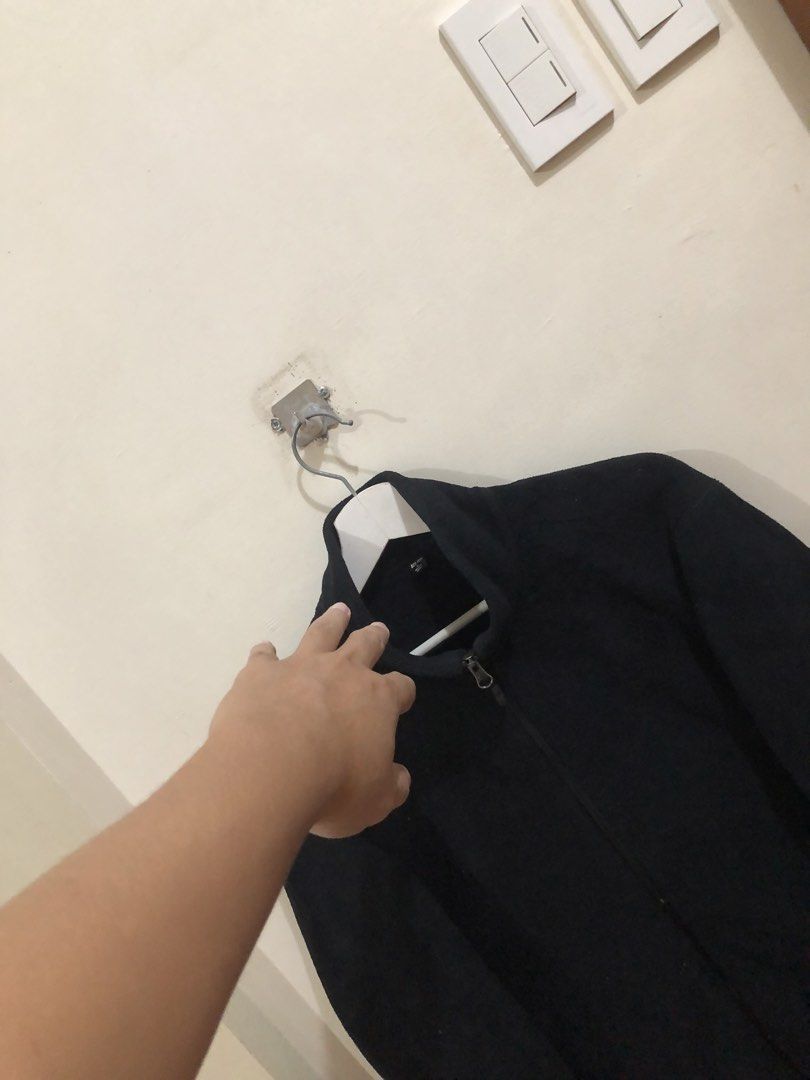 Uniqlo Fleece Black Jacket (Category: Coats, Jackets and Outerwear) located in Oas. Submitted by alithrifthunter (Listing ID 1469093280, Image 3). Description: .