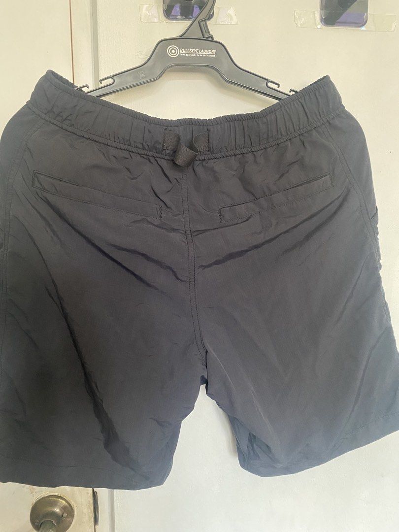 Uniqlo Geared Shorts S (Category: Shorts) located in Manila. Submitted by antonvarga38504 (Listing ID 1468983938, Image 2). Description: - Built in Belt - never used.