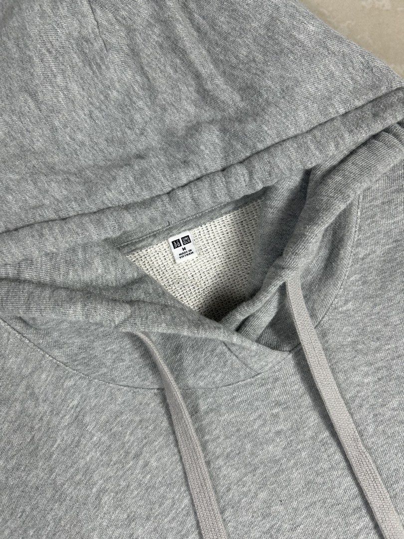 UNIQLO Gray hoodie (Category: Coats, Jackets and Outerwear) located in Tacloban City. Submitted by his_closetttt23 (Listing ID 1469020431, Image 3). Description: .