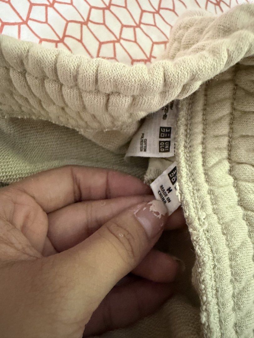 Uniqlo Green Dry Sweatpants (Category: Other Bottoms) located in Manila. Submitted by lovedbyina_190606 (Listing ID 1469001700, Image 2). Description: fits about 25-28 waistline.