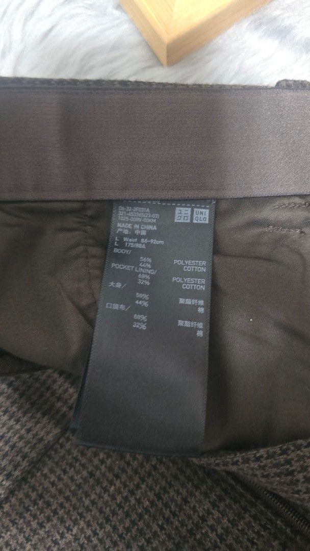 Uniqlo Houndstooth Pattern Drawstring Trousers Brown Size L (Category: Trousers) located in Cabanatuan. Submitted by belle_1013 (Listing ID 1469065664, Image 3). Description: - Brand: Uniqlo - Style: Brown houndstooth trousers - Size: L (fits waist 84-92cm) - Material: 56% polyester, 44% cotton - Features: Internal drawstring waist, belt loops, and lined pockets - Condition: Clean fabric inside and out.