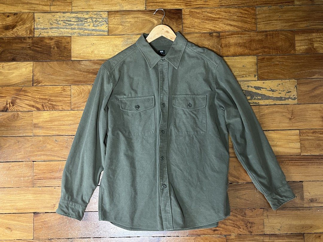 Uniqlo Jacket (Category: Coats, Jackets and Outerwear) located in Quezon City. Submitted by k_____________ (Listing ID 1468967922, Image 2). Description: Selling Uniqlo Jacket (Olive) Size: XL RFS: Decluttering.