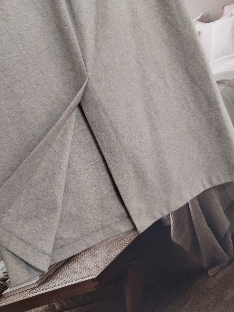 Uniqlo jersey skirt (Category: Skirts) located in Lucena. Submitted by styleddsc (Listing ID 1469063020, Image 3). Description: .