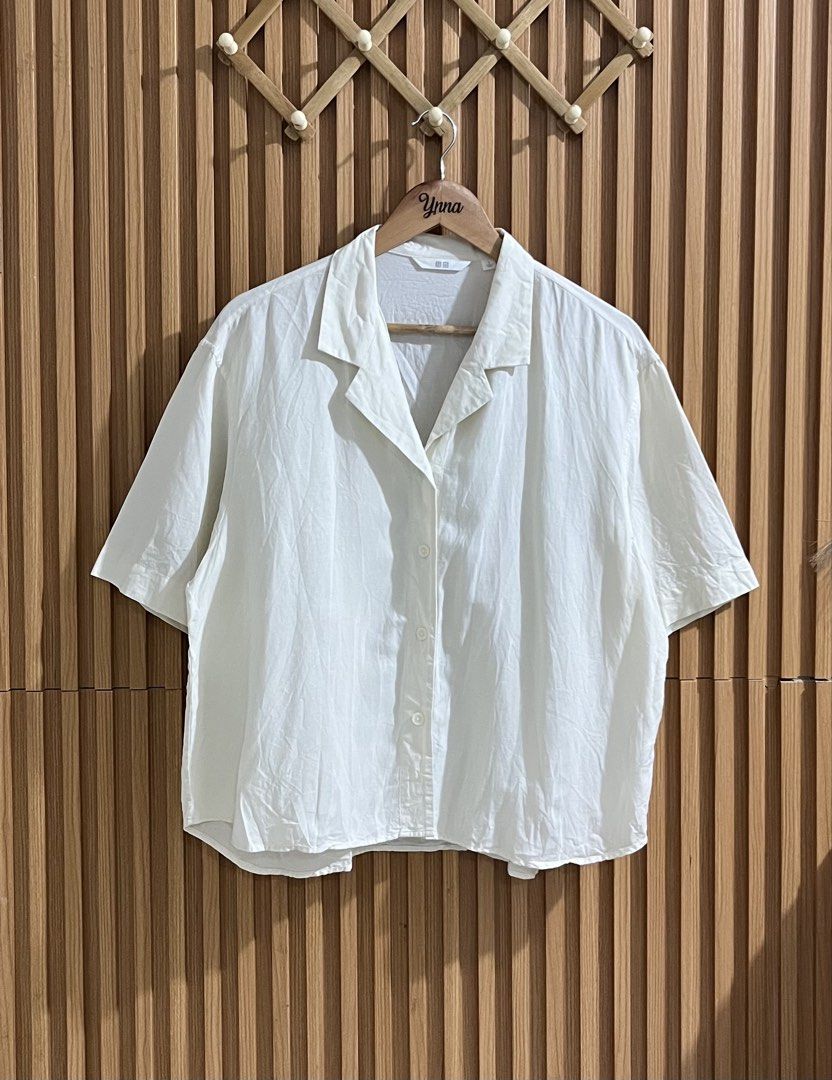 Uniqlo Linen Open Collar (Category: Shirts) located in Caloocan City. Submitted by ynna_27 (Listing ID 1469086758, Image 1). Description: Uniqlo Linen Open Collar Used - Good as new Color : Natural Large on tag Issue : x Price 550.
