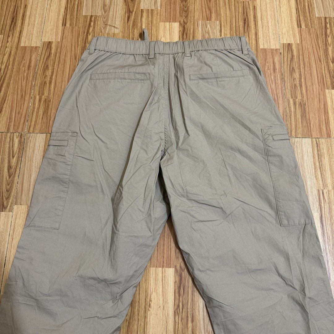 UNIQLO MEN’S CARGO JOGGER PANTS (Category: Joggers) located in Manila. Submitted by thrifthing_121102 (Listing ID 1469134564, Image 3). Description: UNIQLO MEN’S CARGO JOGGER PANTS •SIZE: Medium •WAIST: 31-34” •LENGTH: 37.5” •COLOR: Khaki •CODE: Y80 •EXCELLENT CONDITION •NO ISSUES ₱599 + SF ✅All items are in excellent to new condition. ✅Color may vary due to lighting. 📦J&T Express or Lalamove Shipping. 💸Gcash Payment. 📍Moonwalk, Paranaque City