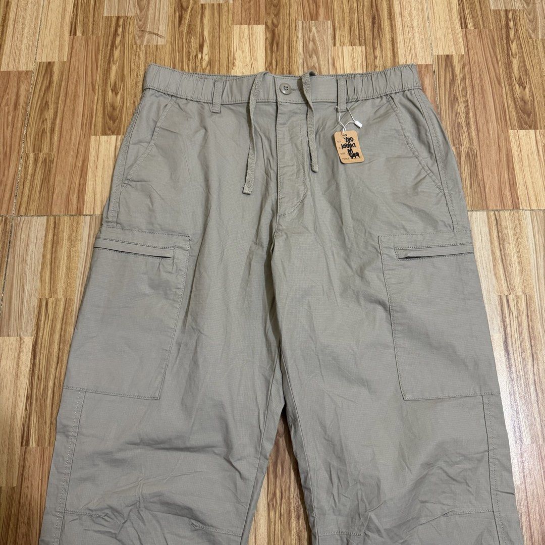 UNIQLO MEN’S CARGO JOGGER PANTS (Category: Joggers) located in Manila. Submitted by thrifthing_121102 (Listing ID 1469134564, Image 2). Description: UNIQLO MEN’S CARGO JOGGER PANTS •SIZE: Medium •WAIST: 31-34” •LENGTH: 37.5” •COLOR: Khaki •CODE: Y80 •EXCELLENT CONDITION •NO ISSUES ₱599 + SF ✅All items are in excellent to new condition. ✅Color may vary due to lighting. 📦J&T Express or Lalamove Shipping. 💸Gcash Payment. 📍Moonwalk, Paranaque City
