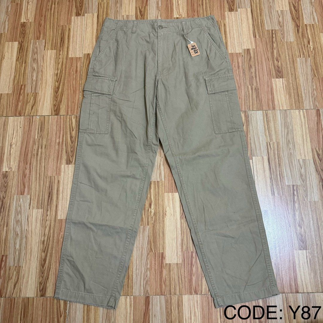 UNIQLO MEN’S CARGO PANTS (Category: Trousers) located in Manila. Submitted by thrifthing_121102 (Listing ID 1469136444, Image 1). Description: UNIQLO MEN’S CARGO PANTS •SIZE: 85 cm •WAIST: 33” •LENGTH: 40” •HEM: 8” •COLOR: Khaki •CODE: Y87 •GOOD CONDITION •NO ISSUES ₱599 + SF ✅All items are in excellent to new condition. ✅Color may vary due to lighting. 📦J&T Express or Lalamove Shipping. 💸Gcash Payment. 📍Moonwalk, Paranaque City.