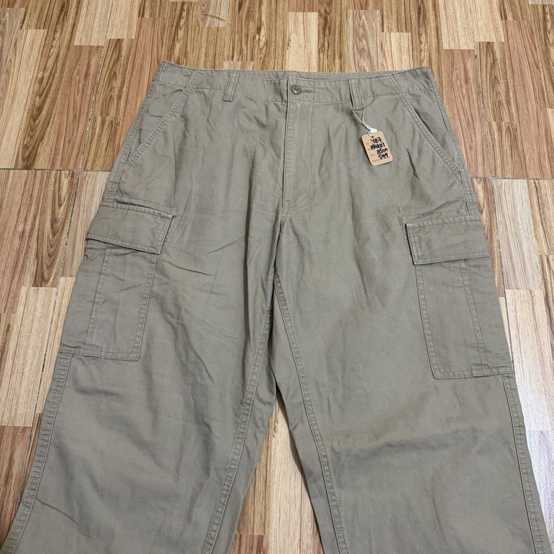 UNIQLO MEN’S CARGO PANTS (Category: Trousers) located in Manila. Submitted by thrifthing_121102 (Listing ID 1469136444, Image 2). Description: UNIQLO MEN’S CARGO PANTS •SIZE: 85 cm •WAIST: 33” •LENGTH: 40” •HEM: 8” •COLOR: Khaki •CODE: Y87 •GOOD CONDITION •NO ISSUES ₱599 + SF ✅All items are in excellent to new condition. ✅Color may vary due to lighting. 📦J&T Express or Lalamove Shipping. 💸Gcash Payment. 📍Moonwalk, Paranaque City.
