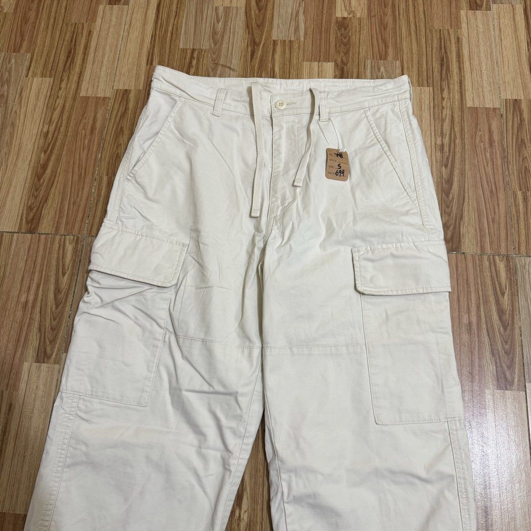 UNIQLO MEN’S CARGO PANTS (Category: Jeans) located in Manila. Submitted by thrifthing_121102 (Listing ID 1469137713, Image 2). Description: UNIQLO MEN’S CARGO PANTS •SIZE: Small •WAIST: 30” •LENGTH: 39.5” •HEM: 8” •COLOR: White •CODE: Y91 •EXCELLENT CONDITION •NO ISSUES ₱699 + SF ✅All items are in excellent to new condition. ✅Color may vary due to lighting. 📦J&T Express or Lalamove Shipping. 💸Gcash Payment. 📍Moonwalk, Paranaque City.