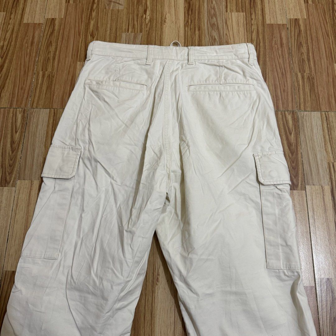 UNIQLO MEN’S CARGO PANTS (Category: Jeans) located in Manila. Submitted by thrifthing_121102 (Listing ID 1469137713, Image 3). Description: UNIQLO MEN’S CARGO PANTS •SIZE: Small •WAIST: 30” •LENGTH: 39.5” •HEM: 8” •COLOR: White •CODE: Y91 •EXCELLENT CONDITION •NO ISSUES ₱699 + SF ✅All items are in excellent to new condition. ✅Color may vary due to lighting. 📦J&T Express or Lalamove Shipping. 💸Gcash Payment. 📍Moonwalk, Paranaque City.