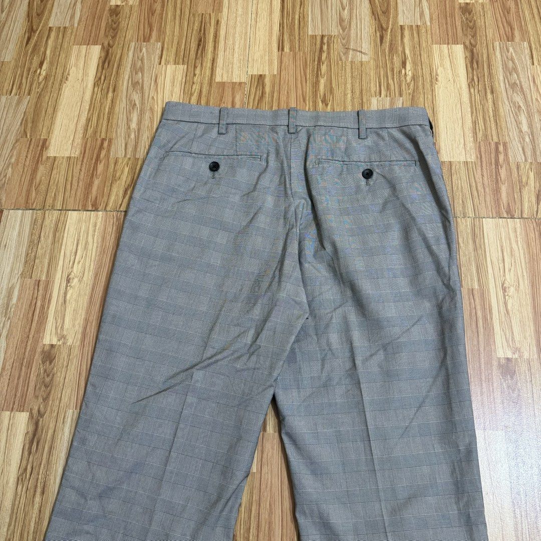 UNIQLO MEN’S DRY LIGHTWEIGHT PANTS (Category: Trousers) located in Manila. Submitted by thrifthing_121102 (Listing ID 1468975462, Image 3). Description: UNIQLO MEN’S DRY LIGHTWEIGHT PANTS •SIZE: 79 cm •WAIST: 31” •LENGTH: 43” •HEM: 7.5” •COLOR: Gray Plaid •CODE: Y09 •EXCELLENT CONDITION •NO ISSUES ₱499 + SF ✅All items are in excellent to new condition. ✅Color may vary due to lighting. 📦J&T Express or Lalamove Shipping. 💸Gcash Payment. 📍Moonwal