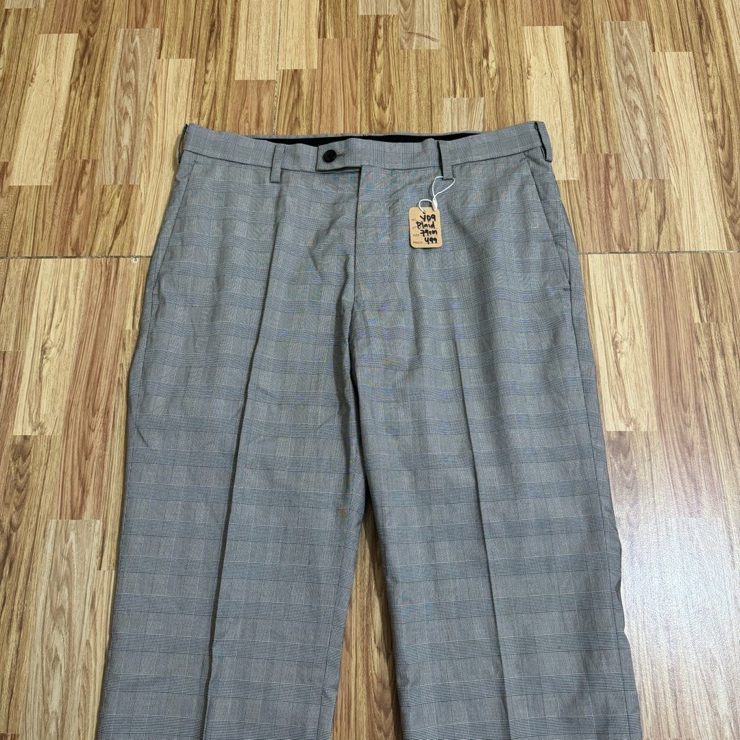 UNIQLO MEN’S DRY LIGHTWEIGHT PANTS (Category: Trousers) located in Manila. Submitted by thrifthing_121102 (Listing ID 1468975462, Image 2). Description: UNIQLO MEN’S DRY LIGHTWEIGHT PANTS •SIZE: 79 cm •WAIST: 31” •LENGTH: 43” •HEM: 7.5” •COLOR: Gray Plaid •CODE: Y09 •EXCELLENT CONDITION •NO ISSUES ₱499 + SF ✅All items are in excellent to new condition. ✅Color may vary due to lighting. 📦J&T Express or Lalamove Shipping. 💸Gcash Payment. 📍Moonwal