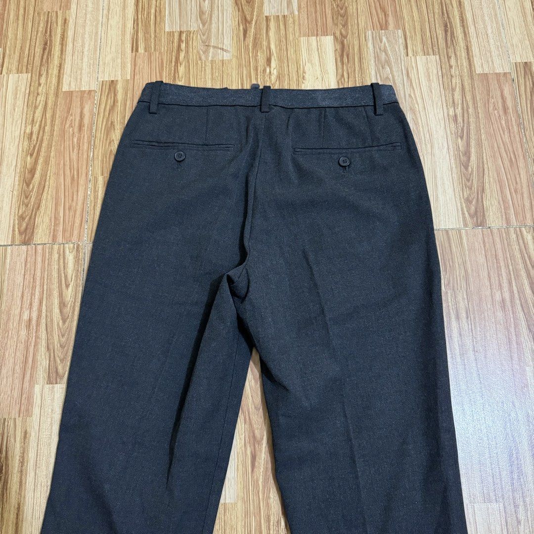 UNIQLO MEN’S EZY ANKLE PANTS (Category: Trousers) located in Manila. Submitted by thrifthing_121102 (Listing ID 1469070544, Image 3). Description: UNIQLO MEN’S EZY ANKLE PANTS •SIZE: Small •WAIST: 28-30” •LENGTH: 35” •HEM: 6” •COLOR: Dark Gray •CODE: Y36 •EXCELLENT CONDITION •NO ISSUES ₱599 + SF ✅All items are in excellent to new condition. ✅Color may vary due to lighting. 📦J&T Express or Lalamove Shipping. 💸Gcash Payment. 📍Moonwalk, Paranaque