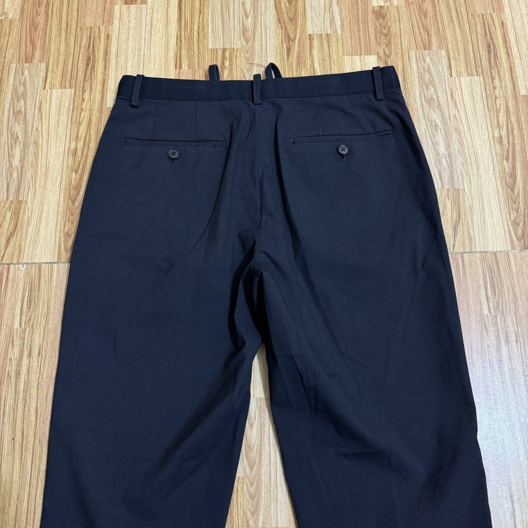 UNIQLO MEN’S EZY ANKLE PANTS (Category: Trousers) located in Manila. Submitted by thrifthing_121102 (Listing ID 1469072198, Image 3). Description: UNIQLO MEN’S EZY ANKLE PANTS •SIZE: Medium •WAIST: 31-32” •LENGTH: 36.5” •HEM: 7” •COLOR: Navy Blue •CODE: Y38 •EXCELLENT CONDITION •ISSUES: Cut tag ₱599 + SF ✅All items are in excellent to new condition. ✅Color may vary due to lighting. 📦J&T Express or Lalamove Shipping. 💸Gcash Payment. 📍Moonwalk, 