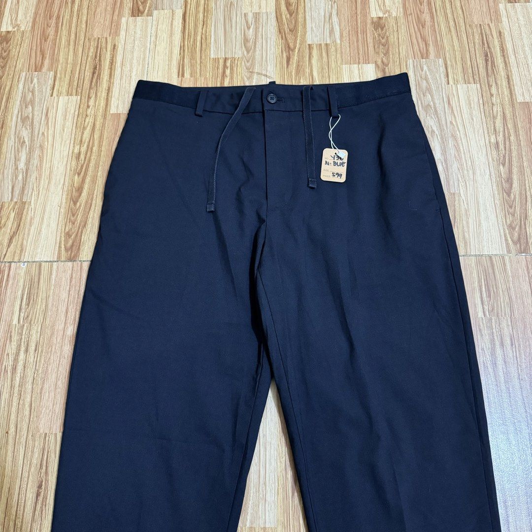 UNIQLO MEN’S EZY ANKLE PANTS (Category: Trousers) located in Manila. Submitted by thrifthing_121102 (Listing ID 1469072198, Image 2). Description: UNIQLO MEN’S EZY ANKLE PANTS •SIZE: Medium •WAIST: 31-32” •LENGTH: 36.5” •HEM: 7” •COLOR: Navy Blue •CODE: Y38 •EXCELLENT CONDITION •ISSUES: Cut tag ₱599 + SF ✅All items are in excellent to new condition. ✅Color may vary due to lighting. 📦J&T Express or Lalamove Shipping. 💸Gcash Payment. 📍Moonwalk, 