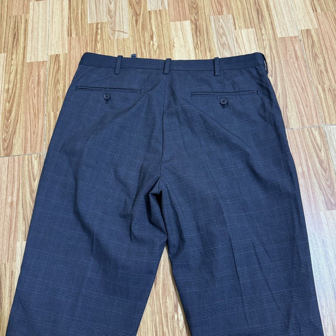 UNIQLO MEN’S EZY ANKLE PANTS (Category: Trousers) located in Manila. Submitted by thrifthing_121102 (Listing ID 1469110259, Image 3). Description: UNIQLO MEN’S EZY ANKLE PANTS •SIZE: Large •WAIST: 33-35” •LENGTH: 37.5” •HEM: 7” •COLOR: Blue Plaid •CODE: Y44 •EXCELLENT CONDITION •NO ISSUES ₱599 + SF ✅All items are in excellent to new condition. ✅Color may vary due to lighting. 📦J&T Express or Lalamove Shipping. 💸Gcash Payment. 📍Moonwalk, Parana