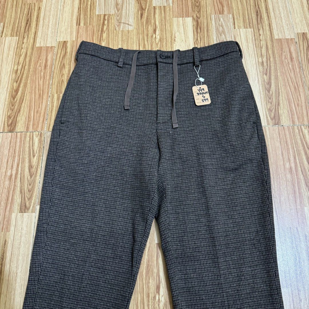 UNIQLO MEN’S EZY ANKLE PANTS (Category: Trousers) located in Manila. Submitted by thrifthing_121102 (Listing ID 1469115026, Image 2). Description: UNIQLO MEN’S EZY ANKLE PANTS •SIZE: Small •WAIST: 28-30” •LENGTH: 35.5” •HEM: 6.5” •COLOR: Gray •CODE: Y48 •EXCELLENT CONDITION •NO ISSUES ₱599 + SF ✅All items are in excellent to new condition. ✅Color may vary due to lighting. 📦J&T Express or Lalamove Shipping. 💸Gcash Payment. 📍Moonwalk, Paranaque 